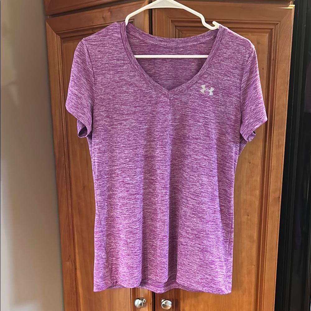 Under Armour Women's Purple V-Neck shirt, short sleeve, size nedium, activewear